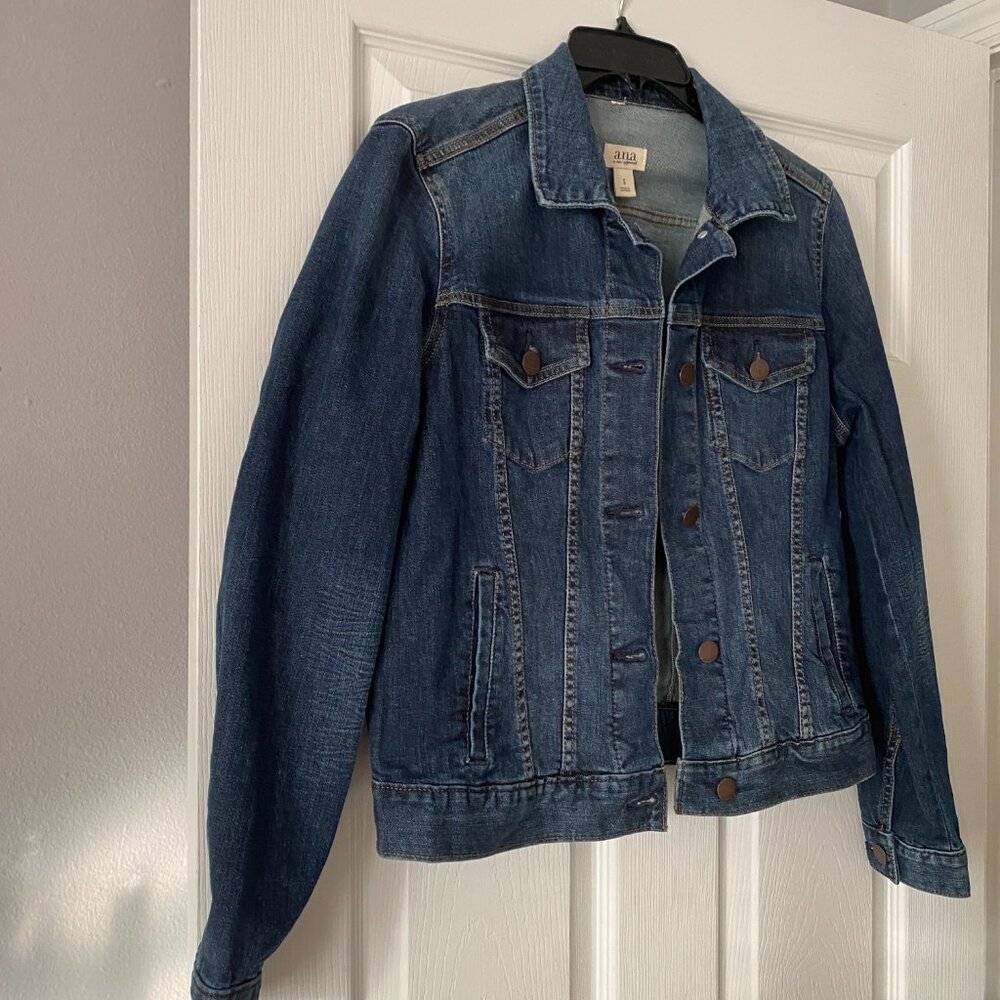 NWOT a.n.a Jean Jacket Women's Distressed Denim Blue Classic Size Small 4-6